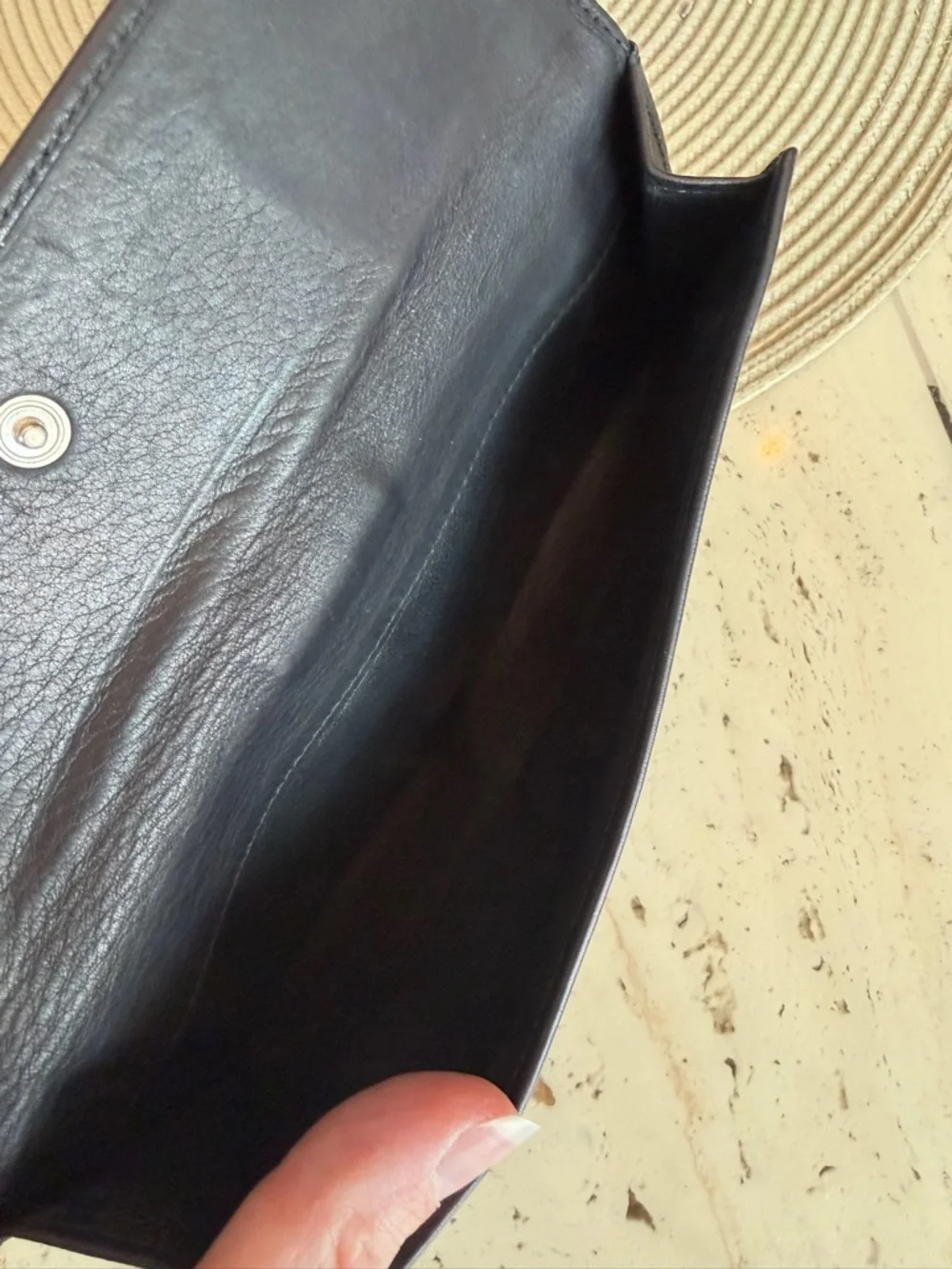 Vintage Gucci Black Leather Bifold Wallet with Snap Back - Picture 8 of 15